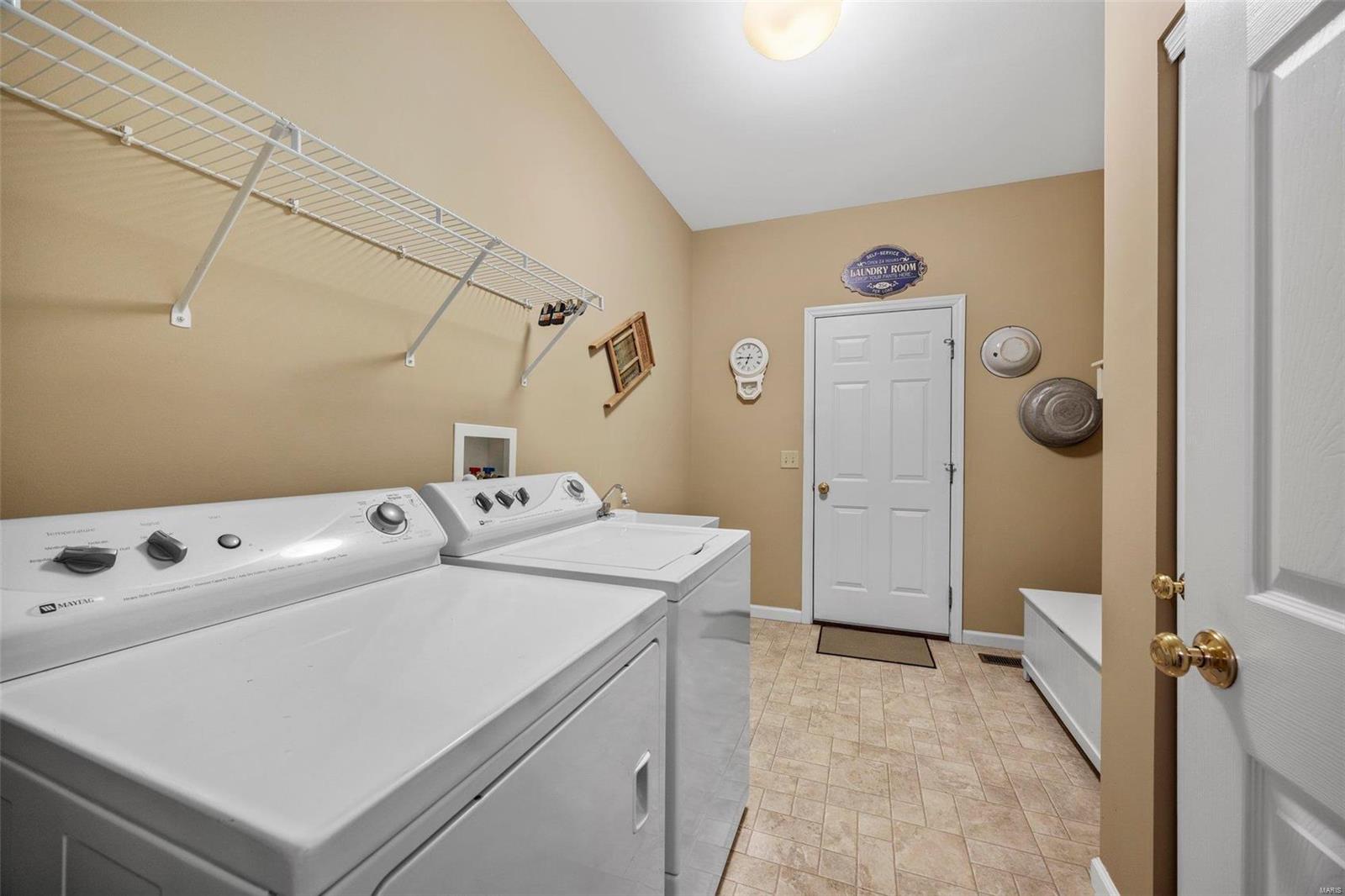 Lake St Louis, Missouri 63367, United States, 3 Bedrooms Bedrooms, ,2 BathroomsBathrooms,Residential,Pending,29722