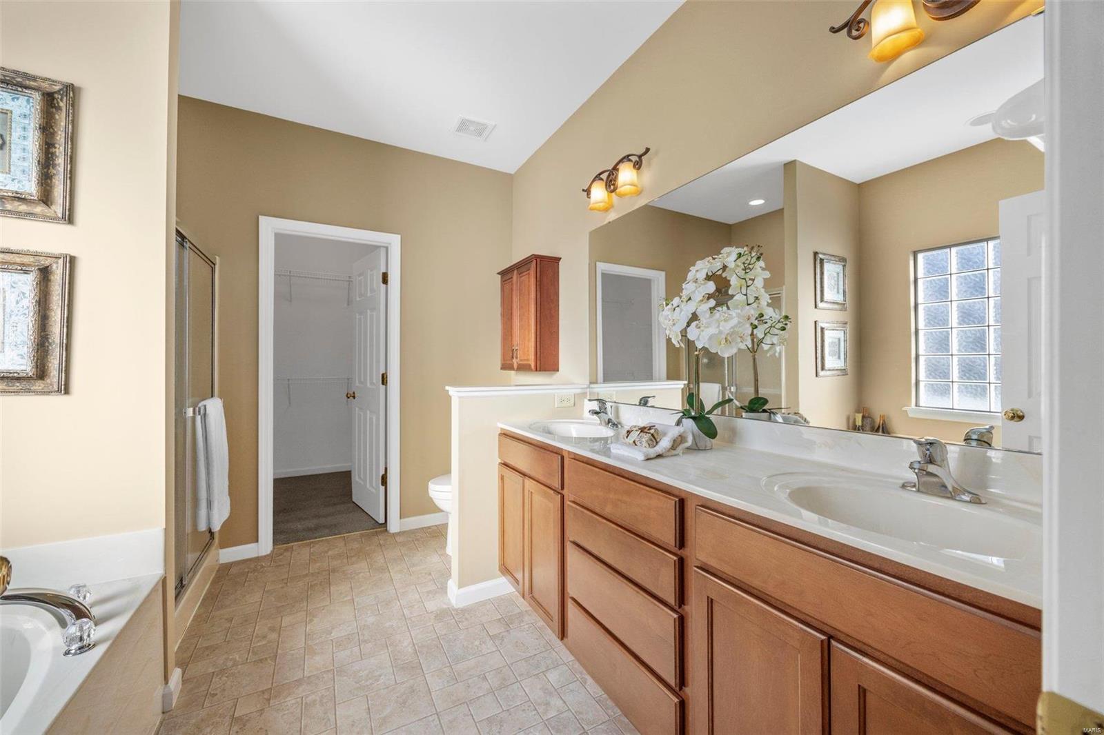 Lake St Louis, Missouri 63367, United States, 3 Bedrooms Bedrooms, ,2 BathroomsBathrooms,Residential,Pending,29722