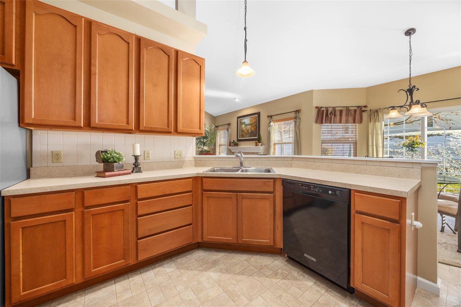 Lake St Louis, Missouri 63367, United States, 3 Bedrooms Bedrooms, ,2 BathroomsBathrooms,Residential,Pending,29722