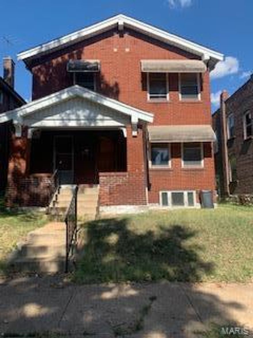 Investors Special!!! Any investor looking to add to their portfolio don't miss out on this great opportunity to own this duplex! Each unit has 2 bedrooms/ 1 bathroom, with a detached garage. It needs a complete rehab but once this project is completed, you could have an excellent opportunity for rental cash flow!