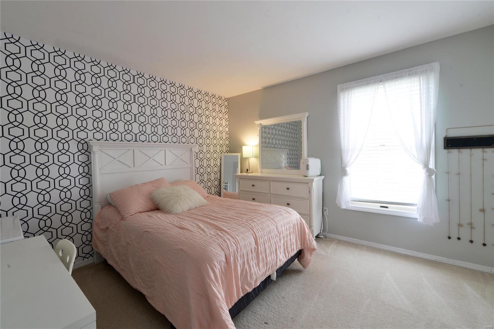 St Louis, Missouri 63128, United States, 3 Bedrooms Bedrooms, ,4 BathroomsBathrooms,Residential,Pending,5139