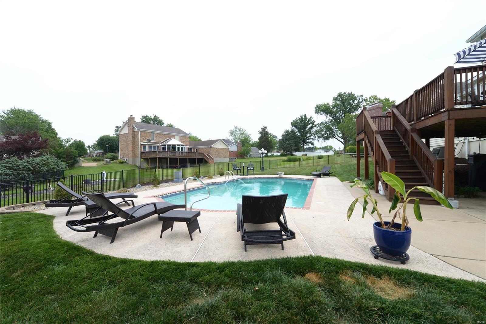 St Louis, Missouri 63128, United States, 3 Bedrooms Bedrooms, ,4 BathroomsBathrooms,Residential,Pending,5139