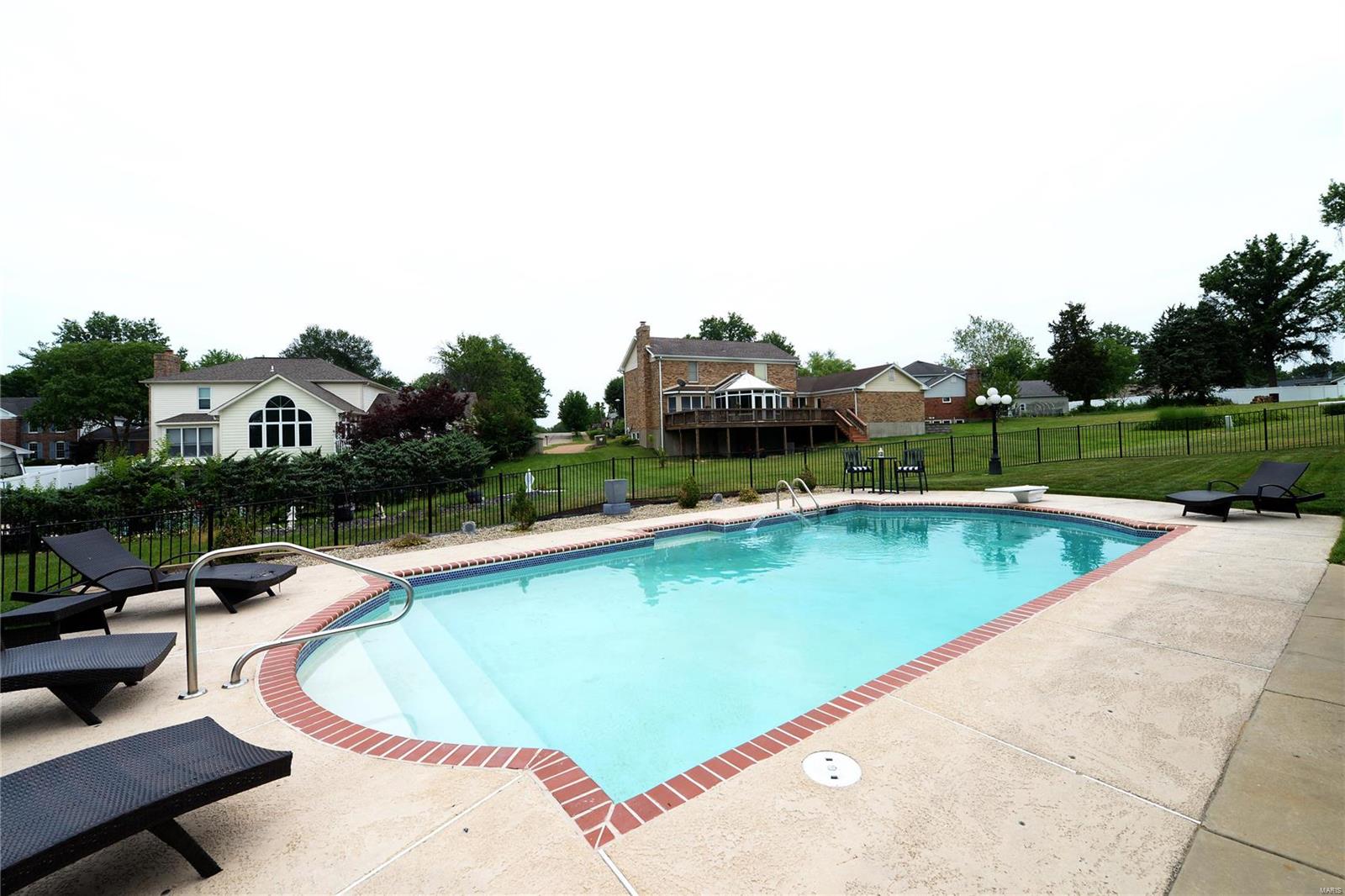 St Louis, Missouri 63128, United States, 3 Bedrooms Bedrooms, ,4 BathroomsBathrooms,Residential,Pending,5139