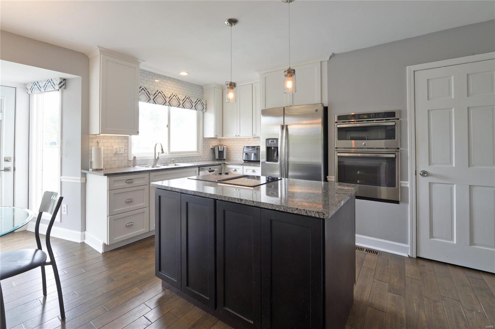 St Louis, Missouri 63128, United States, 3 Bedrooms Bedrooms, ,4 BathroomsBathrooms,Residential,Pending,5139