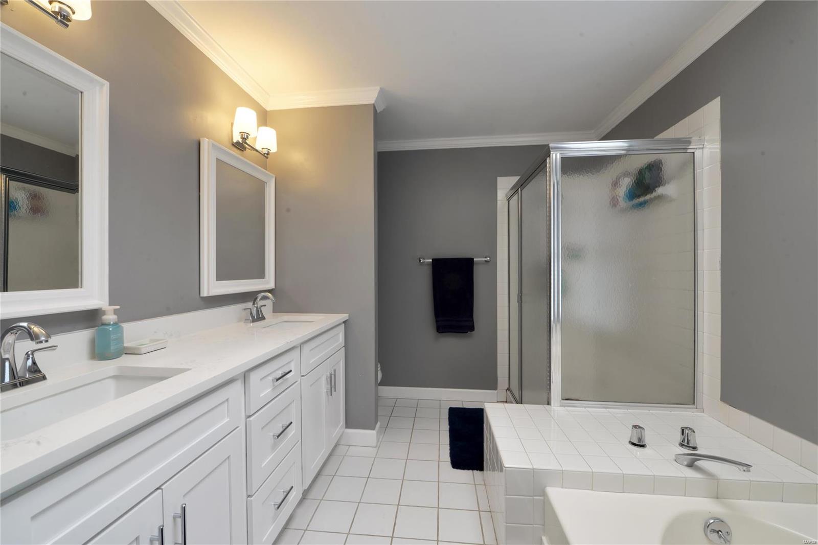 St Louis, Missouri 63128, United States, 3 Bedrooms Bedrooms, ,4 BathroomsBathrooms,Residential,Pending,5139