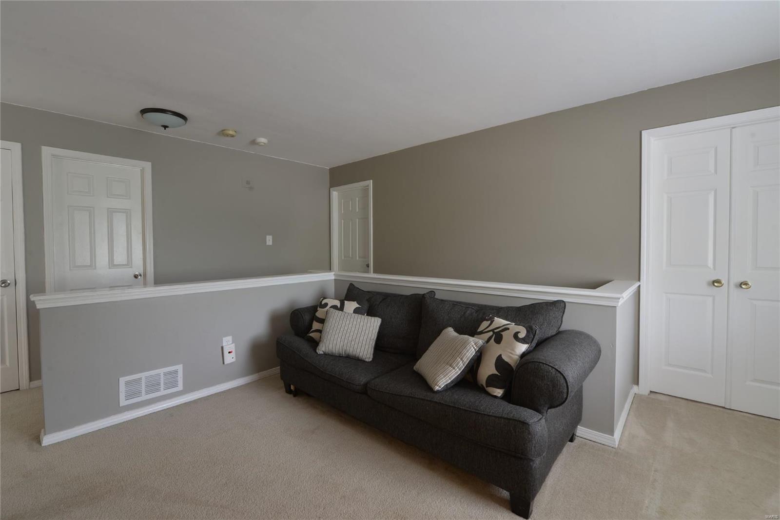 St Louis, Missouri 63128, United States, 3 Bedrooms Bedrooms, ,4 BathroomsBathrooms,Residential,Pending,5139