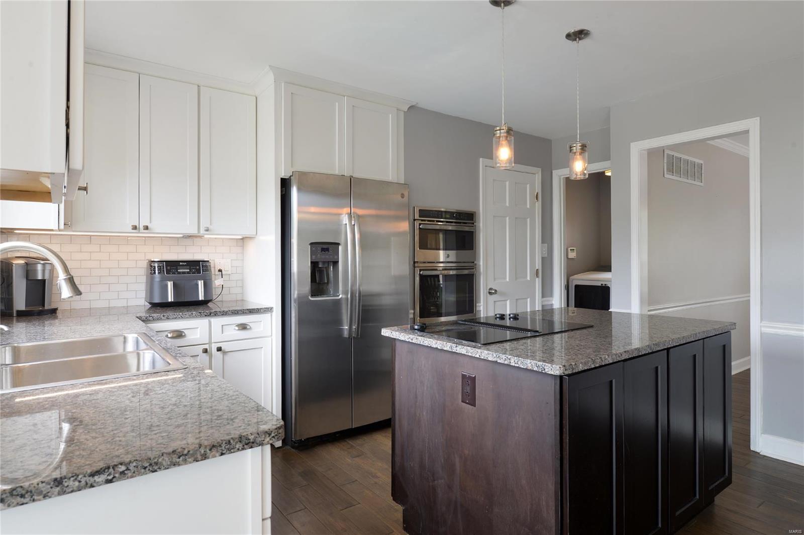 St Louis, Missouri 63128, United States, 3 Bedrooms Bedrooms, ,4 BathroomsBathrooms,Residential,Pending,5139