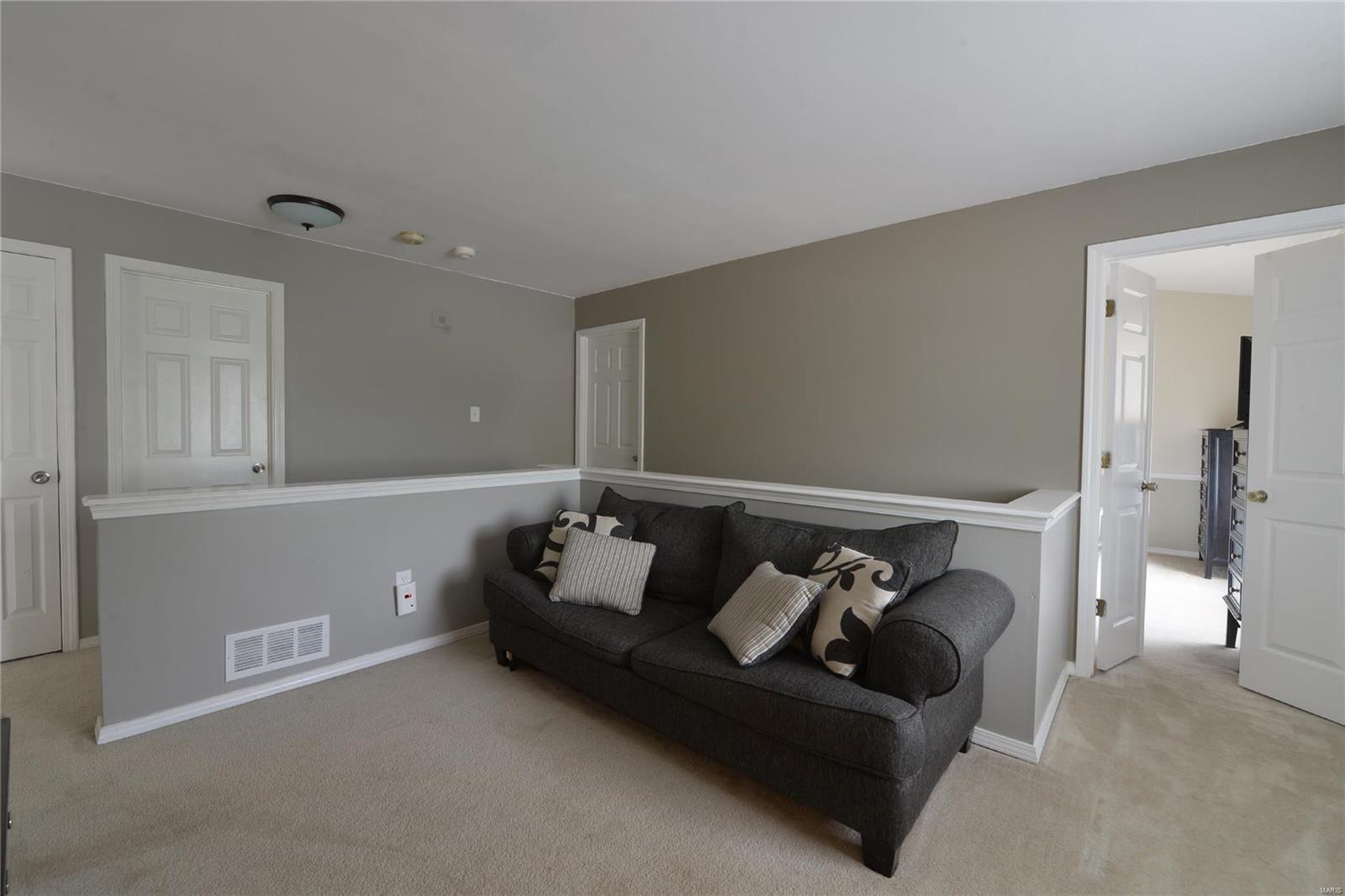 St Louis, Missouri 63128, United States, 3 Bedrooms Bedrooms, ,4 BathroomsBathrooms,Residential,Pending,5139