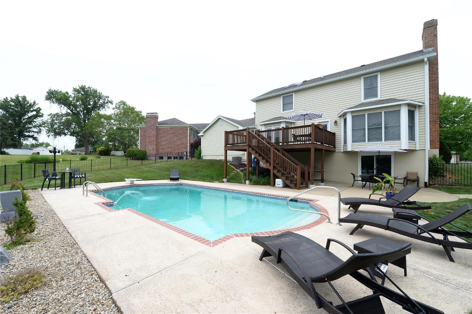 St Louis, Missouri 63128, United States, 3 Bedrooms Bedrooms, ,4 BathroomsBathrooms,Residential,Pending,5139