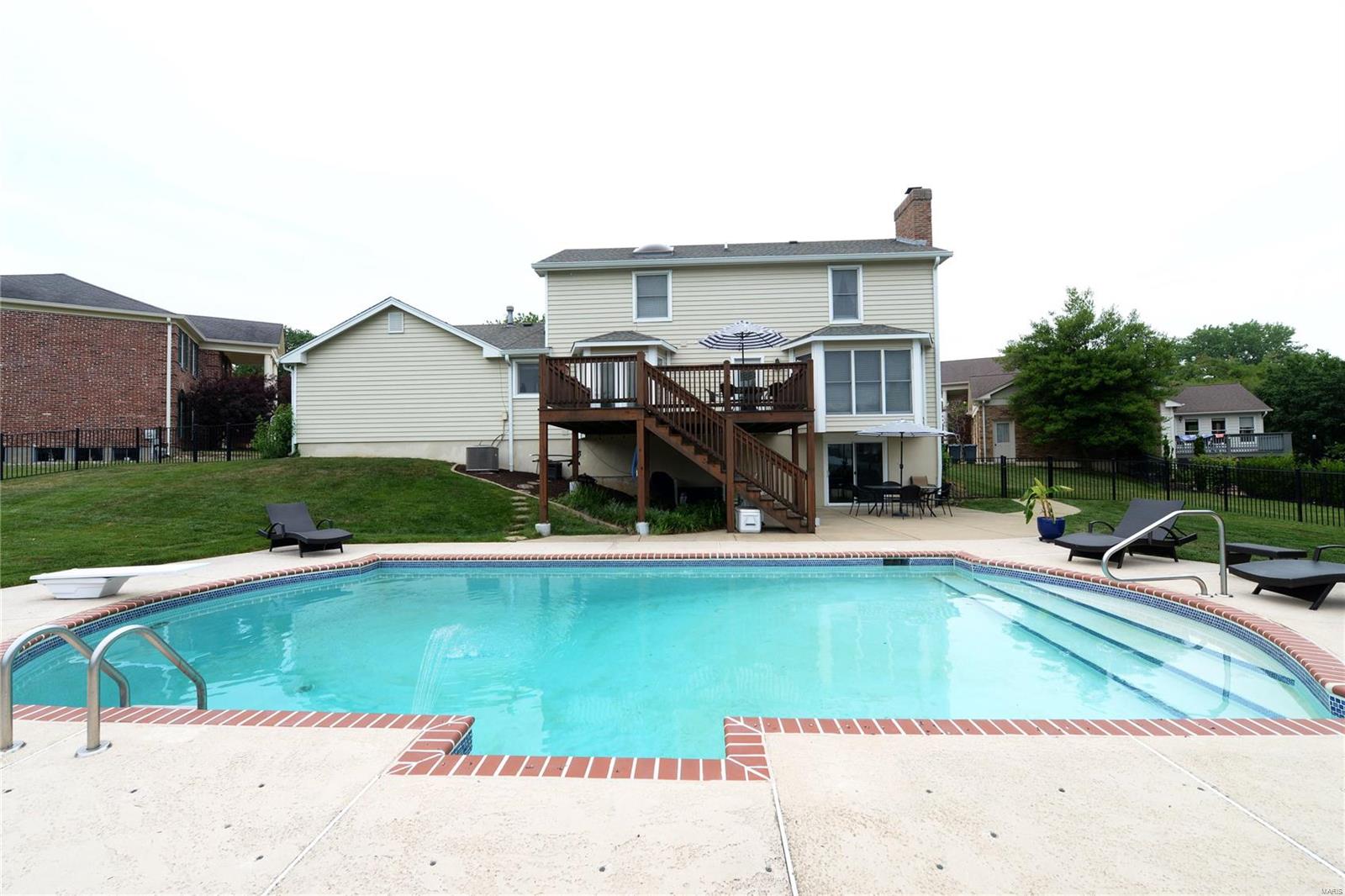 St Louis, Missouri 63128, United States, 3 Bedrooms Bedrooms, ,4 BathroomsBathrooms,Residential,Pending,5139