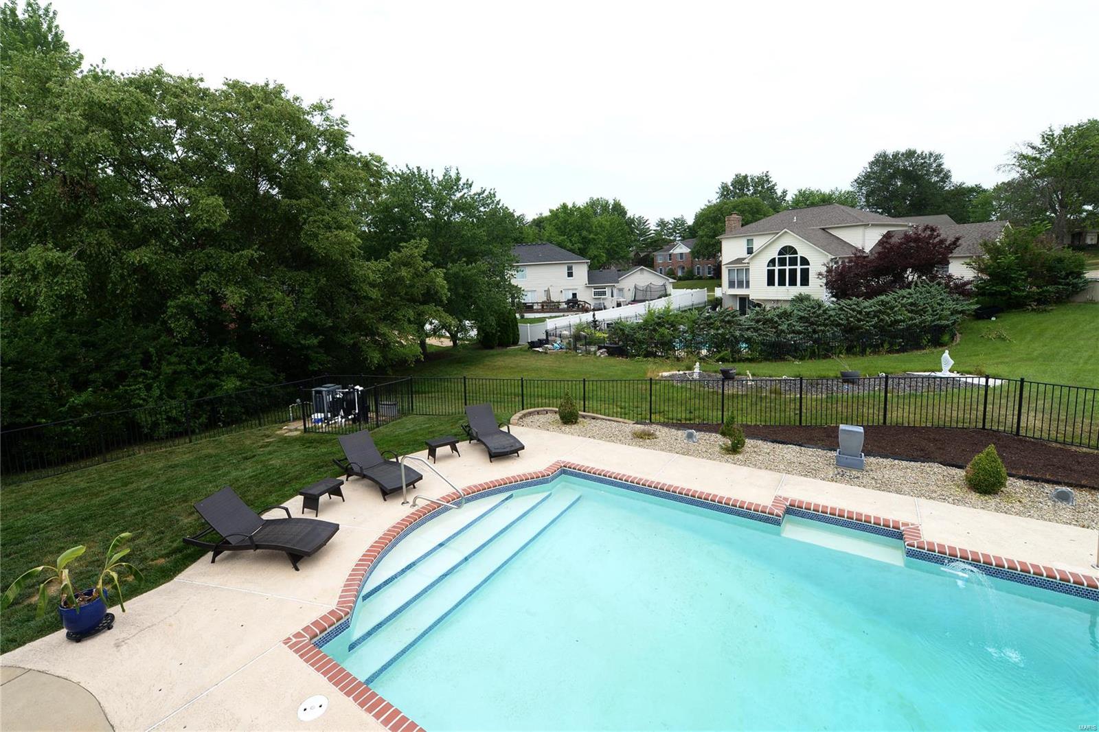 St Louis, Missouri 63128, United States, 3 Bedrooms Bedrooms, ,4 BathroomsBathrooms,Residential,Pending,5139