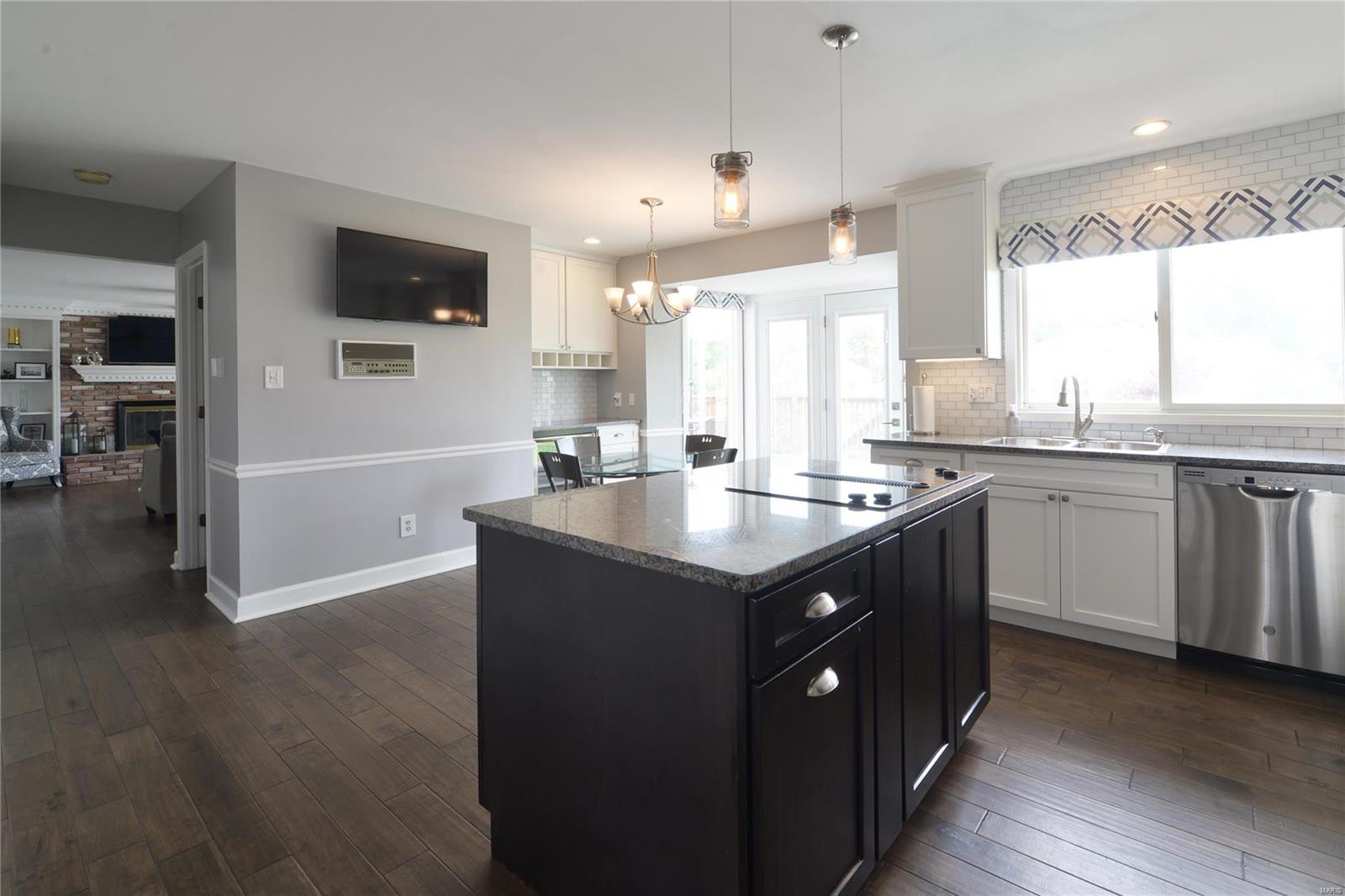 St Louis, Missouri 63128, United States, 3 Bedrooms Bedrooms, ,4 BathroomsBathrooms,Residential,Pending,5139