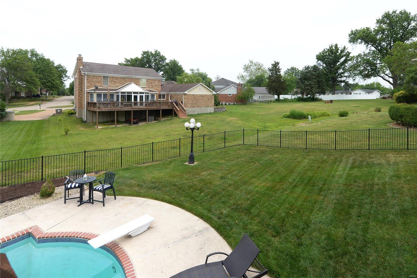 St Louis, Missouri 63128, United States, 3 Bedrooms Bedrooms, ,4 BathroomsBathrooms,Residential,Pending,5139