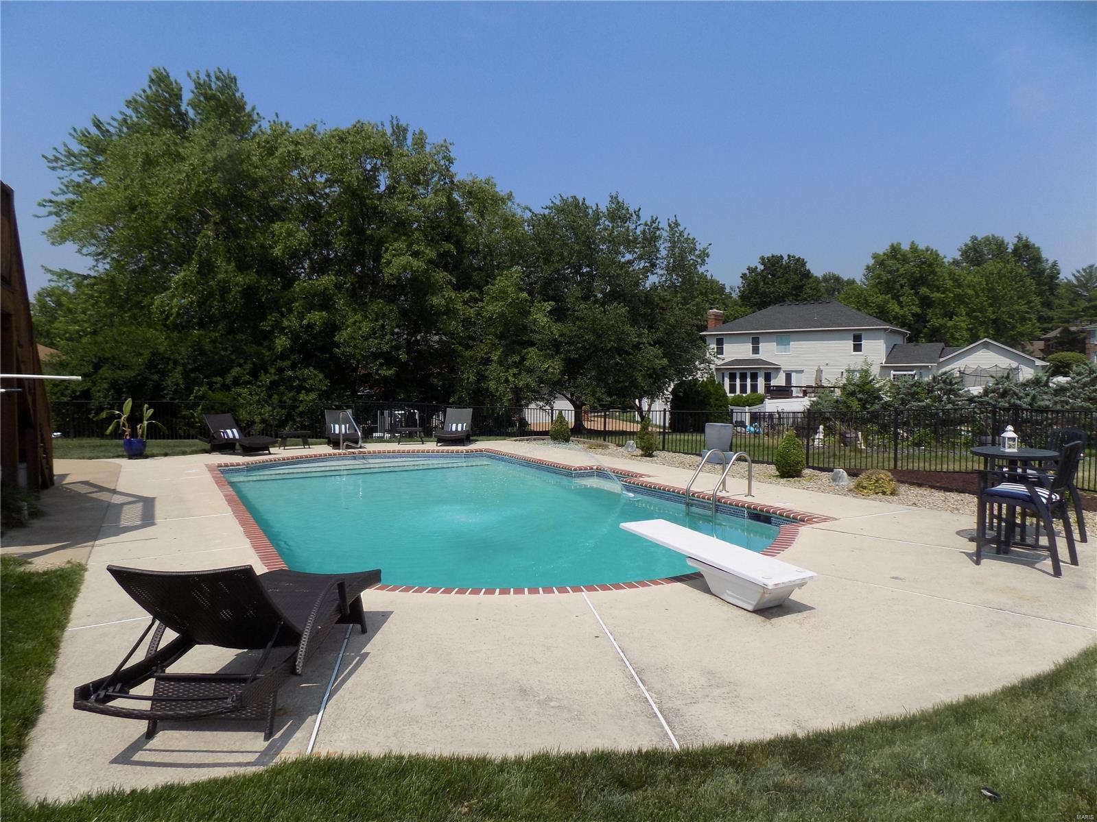 St Louis, Missouri 63128, United States, 3 Bedrooms Bedrooms, ,4 BathroomsBathrooms,Residential,Pending,5139