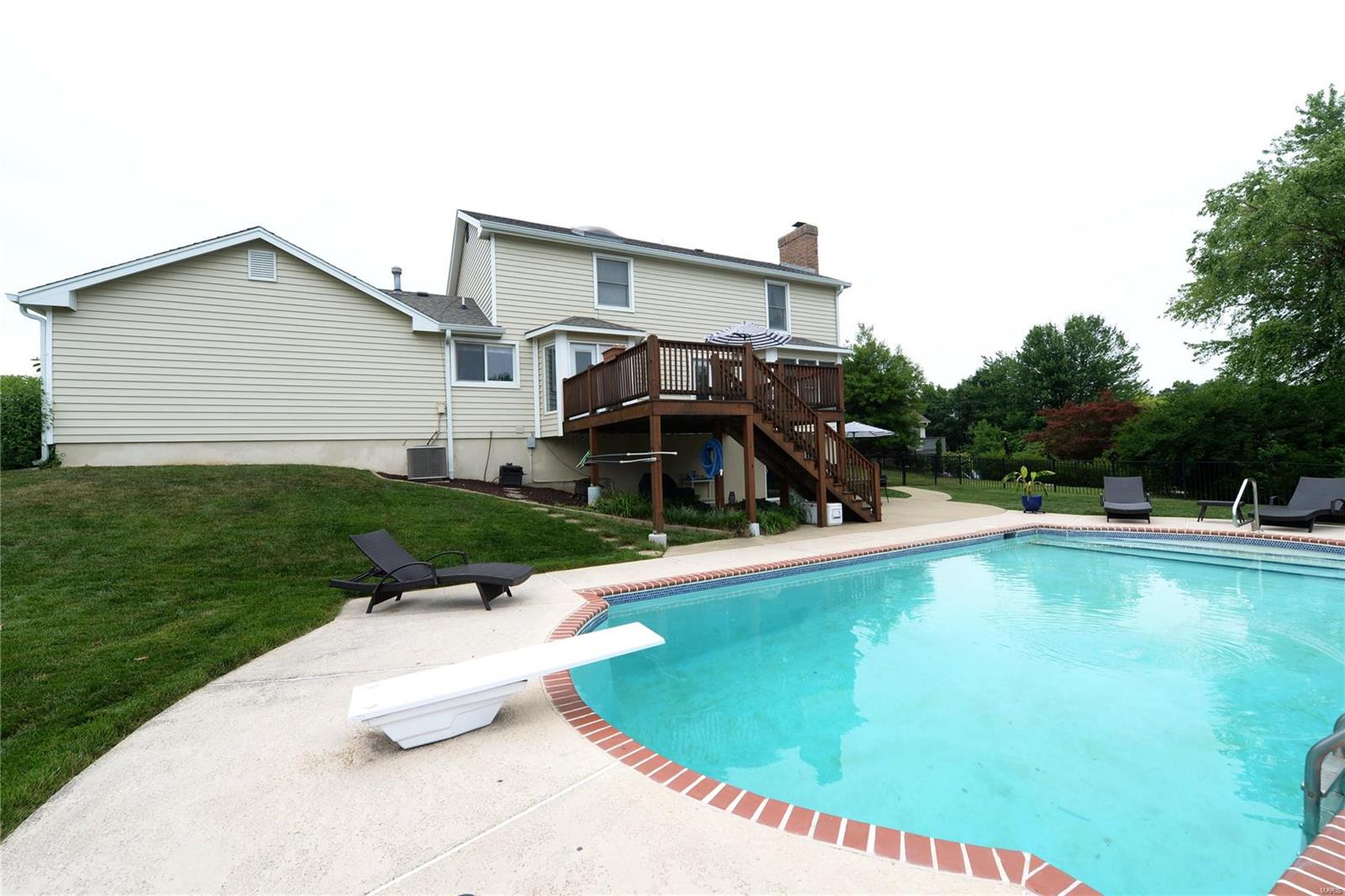 St Louis, Missouri 63128, United States, 3 Bedrooms Bedrooms, ,4 BathroomsBathrooms,Residential,Pending,5139