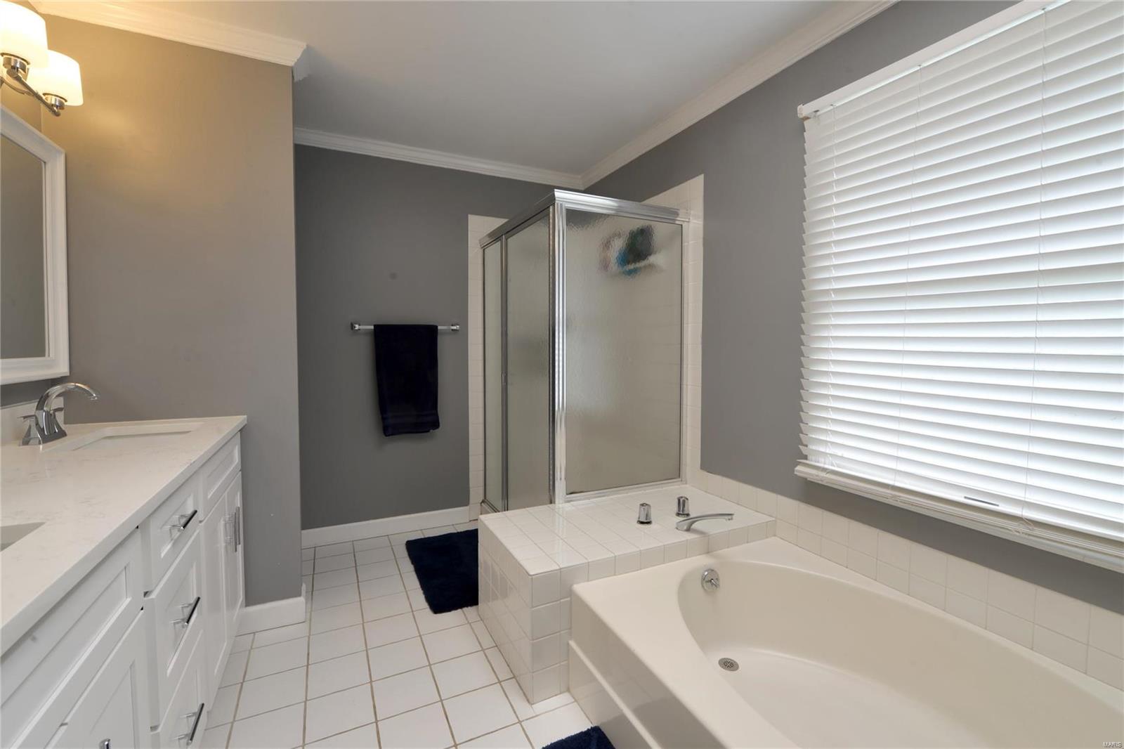 St Louis, Missouri 63128, United States, 3 Bedrooms Bedrooms, ,4 BathroomsBathrooms,Residential,Pending,5139