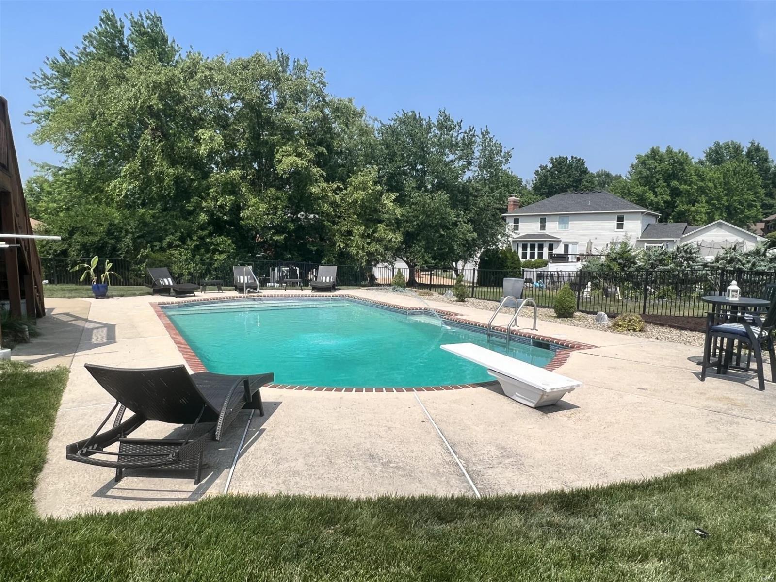 St Louis, Missouri 63128, United States, 3 Bedrooms Bedrooms, ,4 BathroomsBathrooms,Residential,Pending,5139