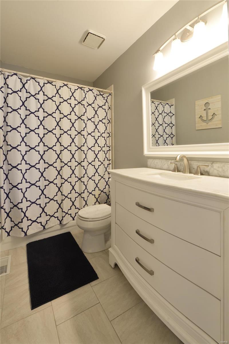 St Louis, Missouri 63128, United States, 3 Bedrooms Bedrooms, ,4 BathroomsBathrooms,Residential,Pending,5139