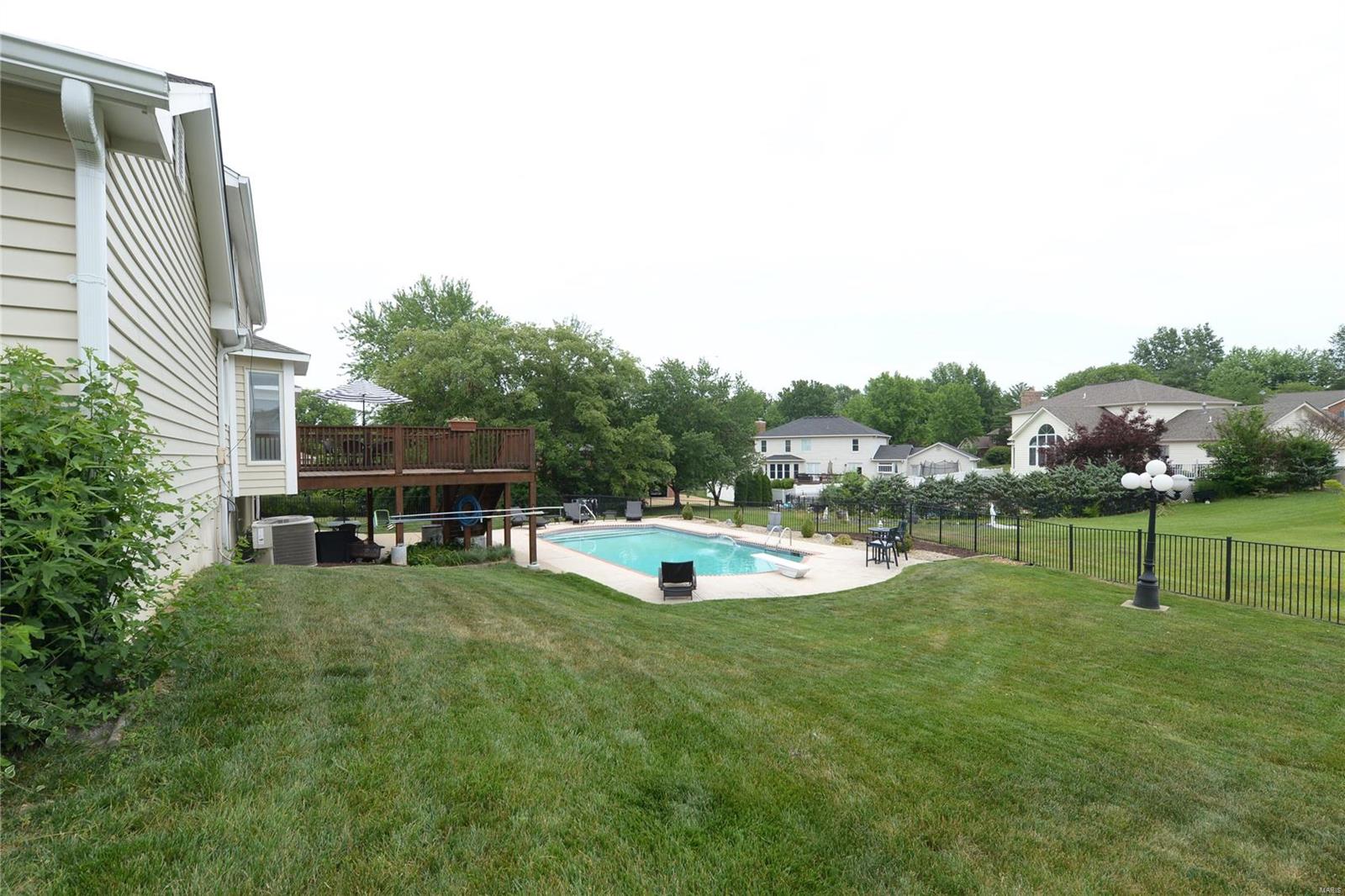 St Louis, Missouri 63128, United States, 3 Bedrooms Bedrooms, ,4 BathroomsBathrooms,Residential,Pending,5139