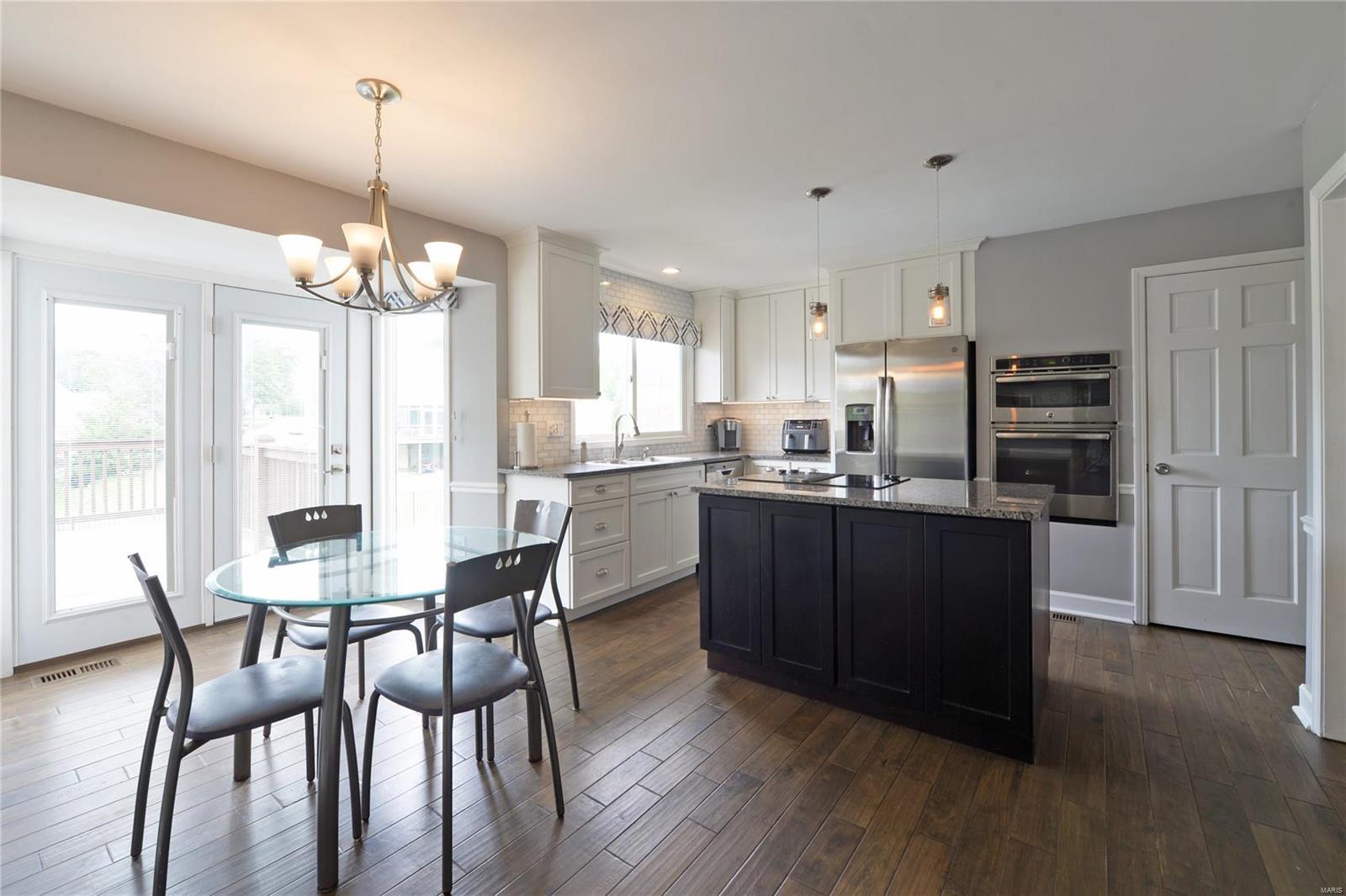 St Louis, Missouri 63128, United States, 3 Bedrooms Bedrooms, ,4 BathroomsBathrooms,Residential,Pending,5139