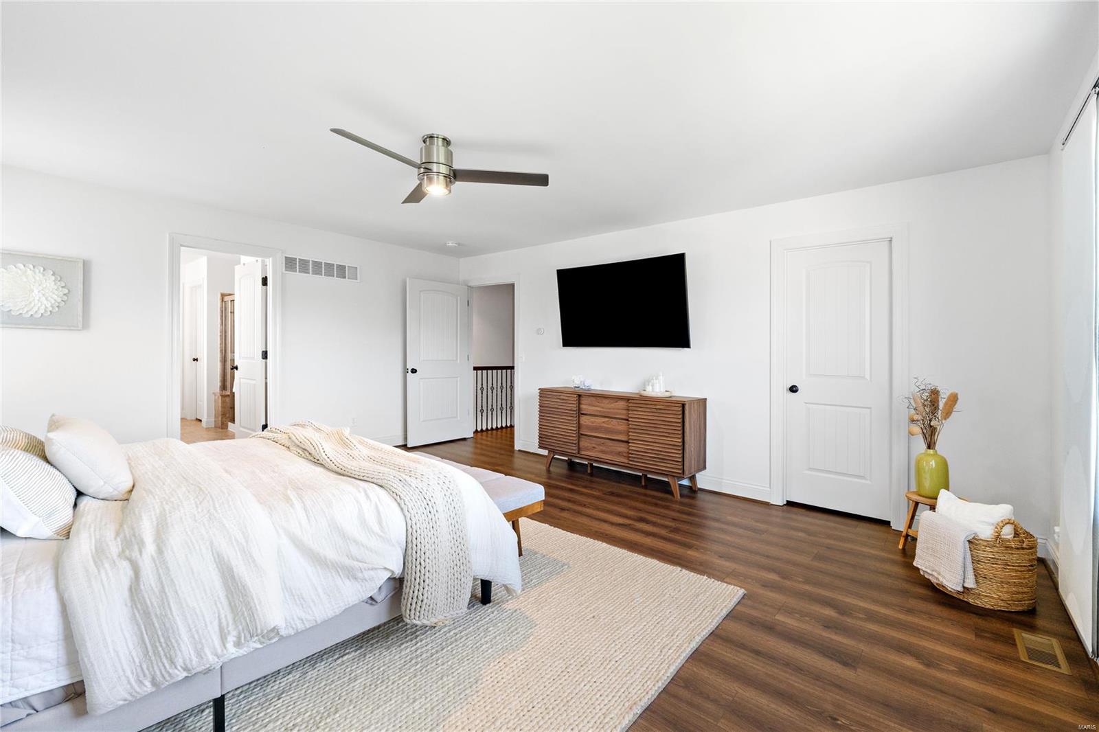 Wildwood, Missouri 63038, United States, 5 Bedrooms Bedrooms, ,5 BathroomsBathrooms,Residential,Pending,39063