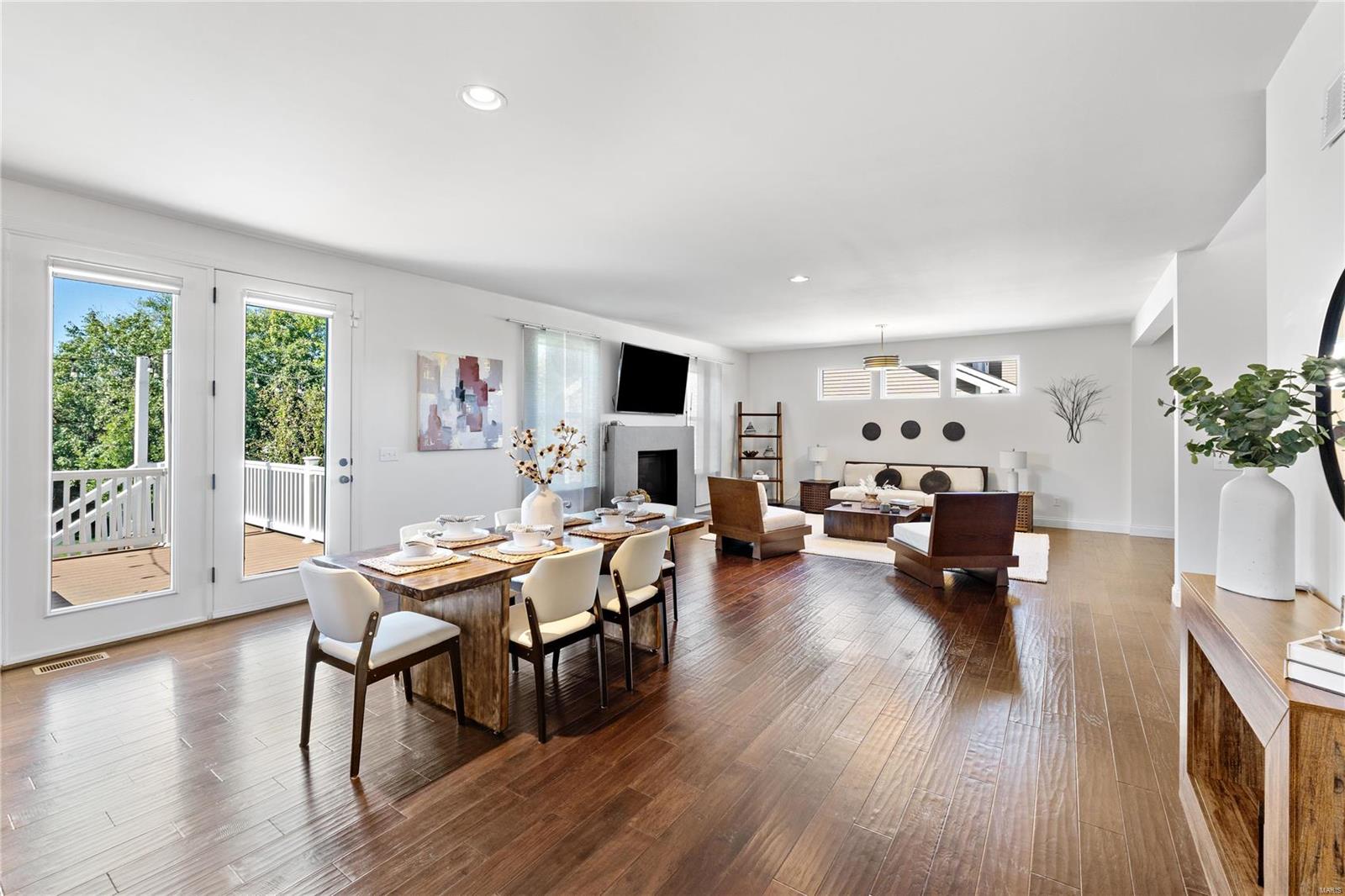 Wildwood, Missouri 63038, United States, 5 Bedrooms Bedrooms, ,5 BathroomsBathrooms,Residential,Pending,39063