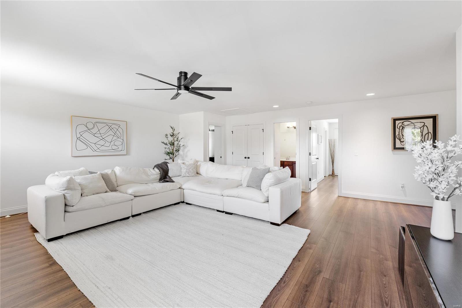 Wildwood, Missouri 63038, United States, 5 Bedrooms Bedrooms, ,5 BathroomsBathrooms,Residential,Pending,39063