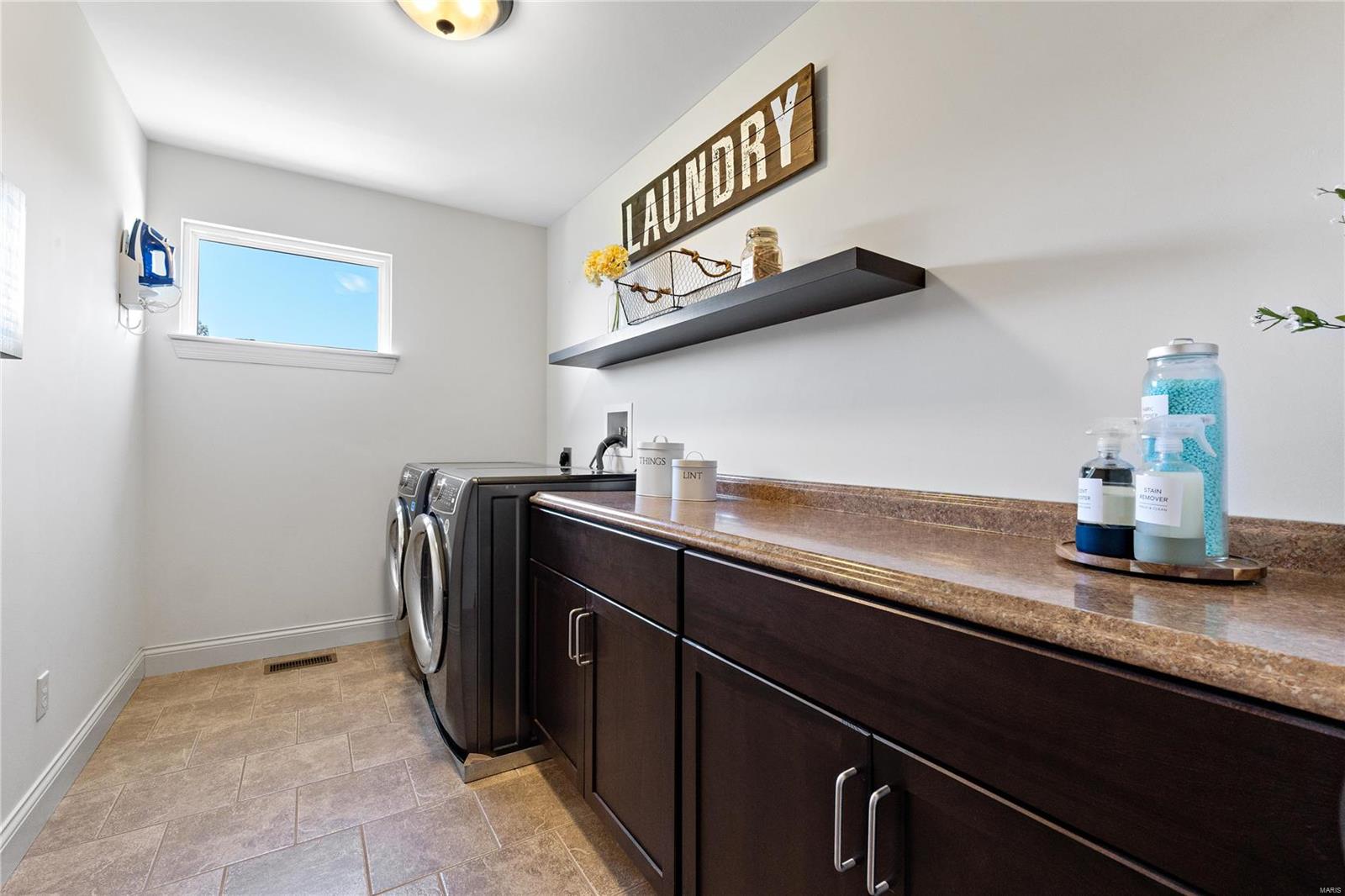 Wildwood, Missouri 63038, United States, 5 Bedrooms Bedrooms, ,5 BathroomsBathrooms,Residential,Pending,39063