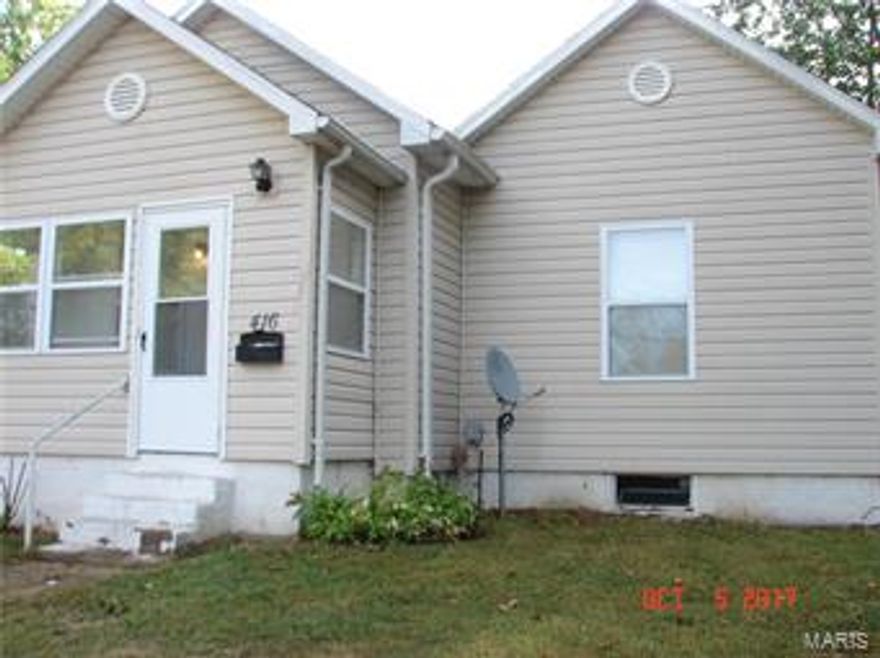 What a darling house for rent. New carpet and paint! Enclosed front porch and main floor laundry/mud room. Additional Rooms: Mud Room