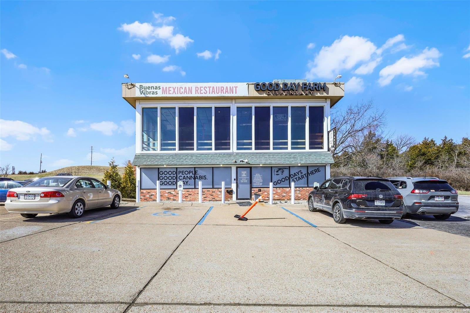 1909 N Service Rd E