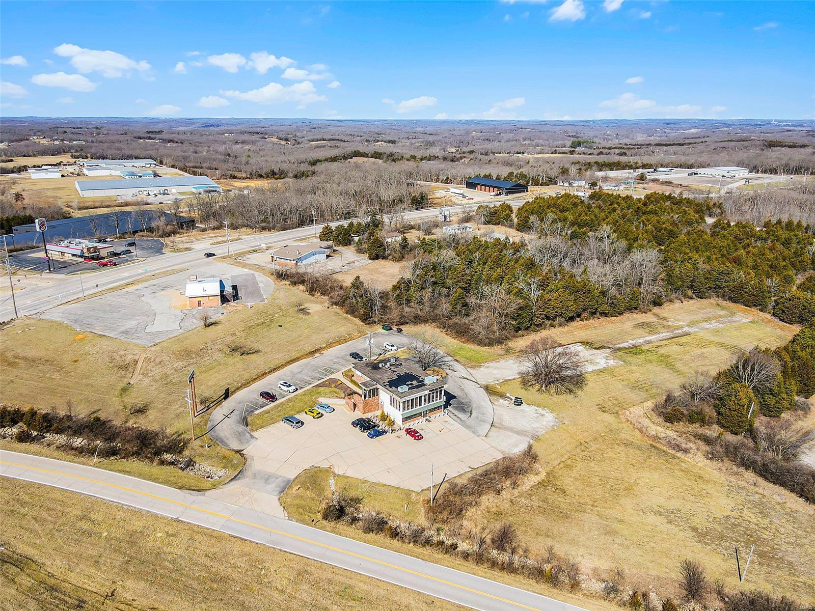 1909 N Service Rd E