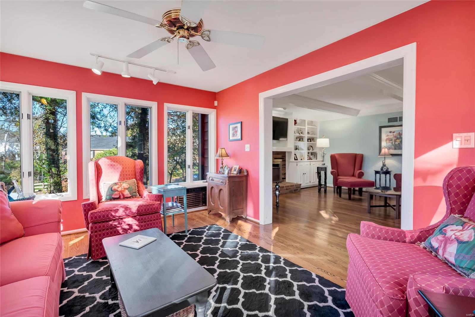 Webster Groves, Missouri 63119, United States, 4 Bedrooms Bedrooms, ,3 BathroomsBathrooms,Residential,Pending,33617