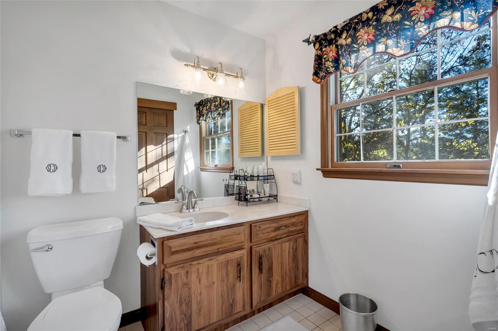 Webster Groves, Missouri 63119, United States, 4 Bedrooms Bedrooms, ,3 BathroomsBathrooms,Residential,Pending,33617