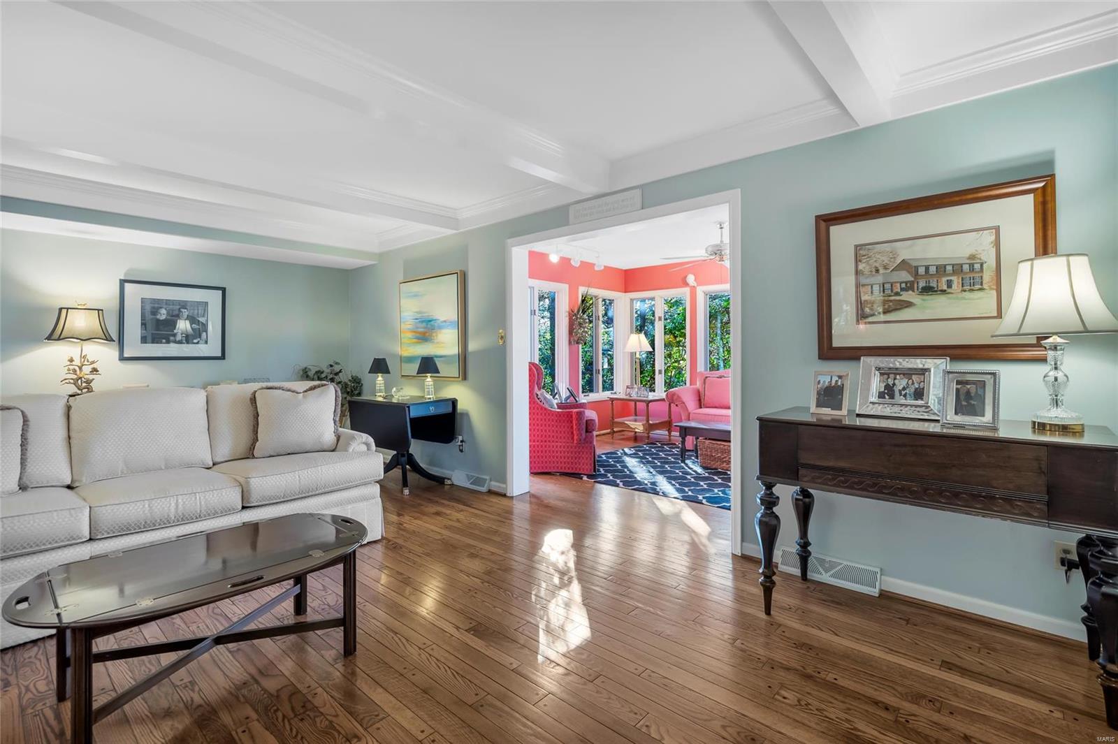 Webster Groves, Missouri 63119, United States, 4 Bedrooms Bedrooms, ,3 BathroomsBathrooms,Residential,Pending,33617