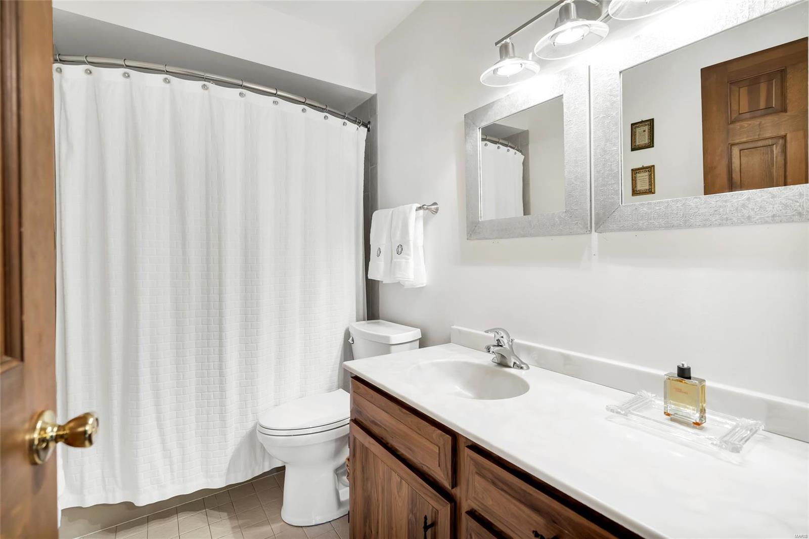 Webster Groves, Missouri 63119, United States, 4 Bedrooms Bedrooms, ,3 BathroomsBathrooms,Residential,Pending,33617