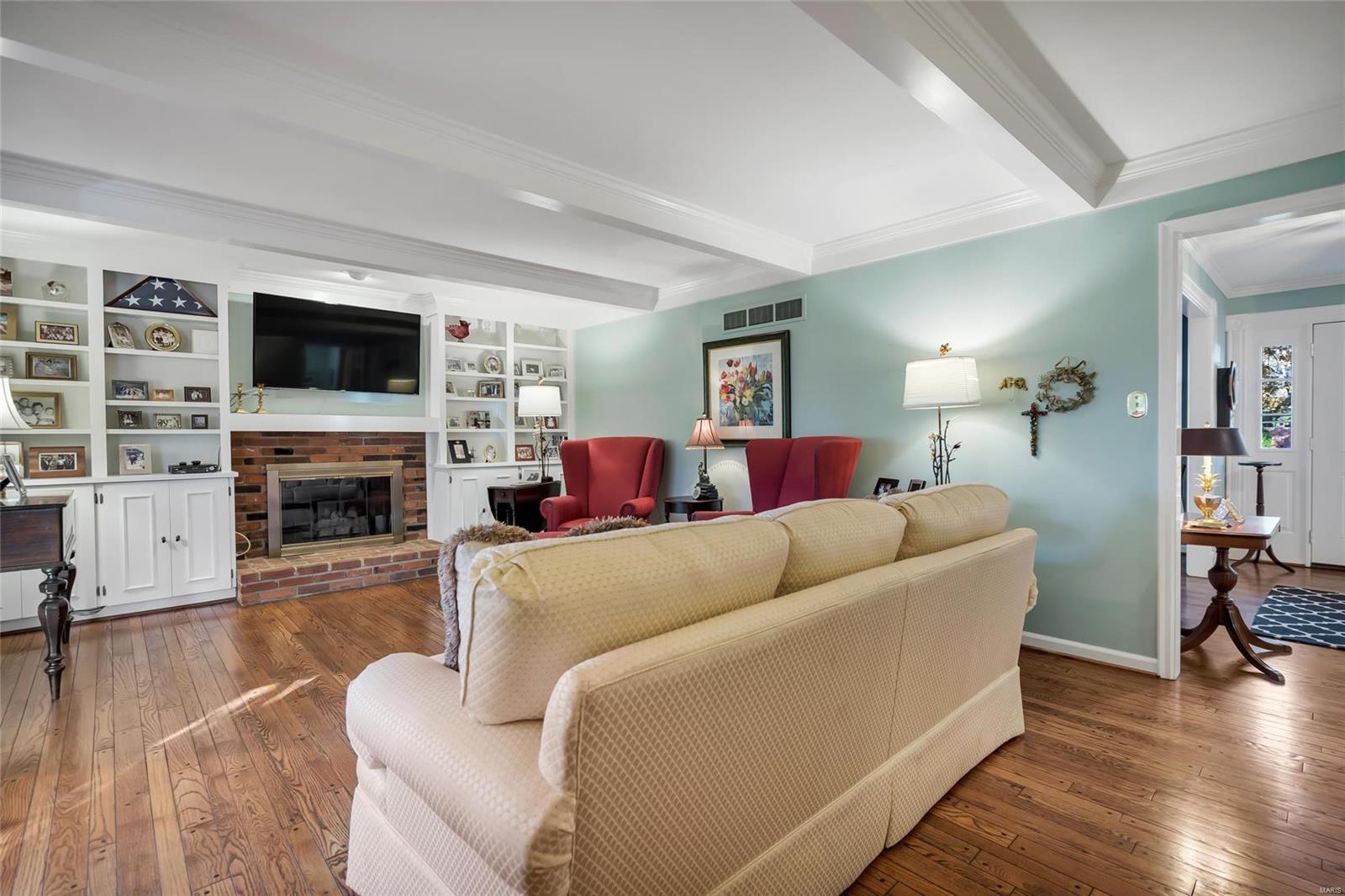 Webster Groves, Missouri 63119, United States, 4 Bedrooms Bedrooms, ,3 BathroomsBathrooms,Residential,Pending,33617