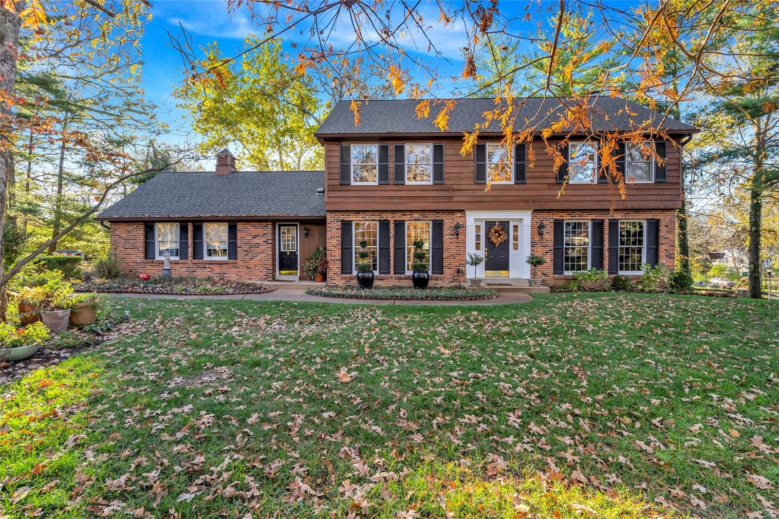 Webster Groves, Missouri 63119, United States, 4 Bedrooms Bedrooms, ,3 BathroomsBathrooms,Residential,Pending,33617