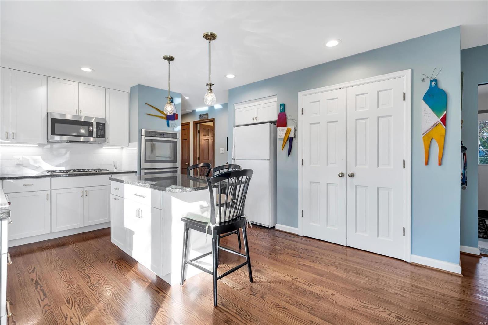 Webster Groves, Missouri 63119, United States, 4 Bedrooms Bedrooms, ,3 BathroomsBathrooms,Residential,Pending,33617