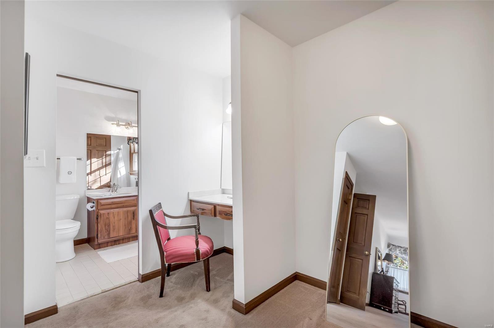 Webster Groves, Missouri 63119, United States, 4 Bedrooms Bedrooms, ,3 BathroomsBathrooms,Residential,Pending,33617