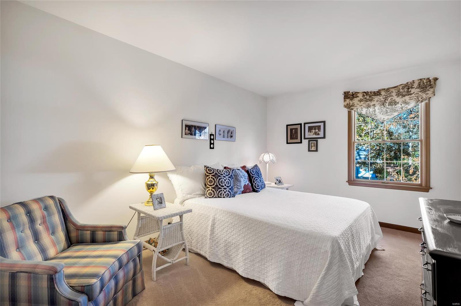 Webster Groves, Missouri 63119, United States, 4 Bedrooms Bedrooms, ,3 BathroomsBathrooms,Residential,Pending,33617