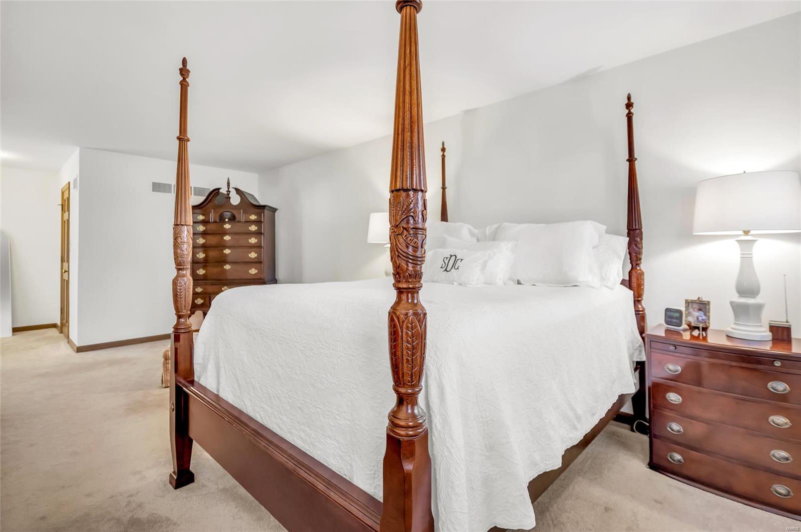 Webster Groves, Missouri 63119, United States, 4 Bedrooms Bedrooms, ,3 BathroomsBathrooms,Residential,Pending,33617