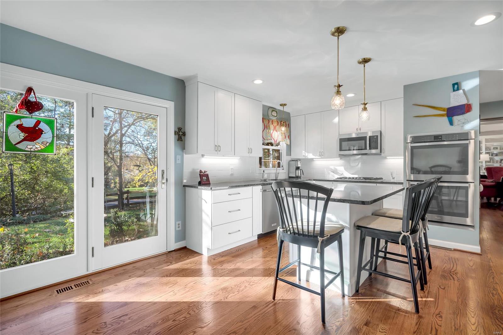 Webster Groves, Missouri 63119, United States, 4 Bedrooms Bedrooms, ,3 BathroomsBathrooms,Residential,Pending,33617