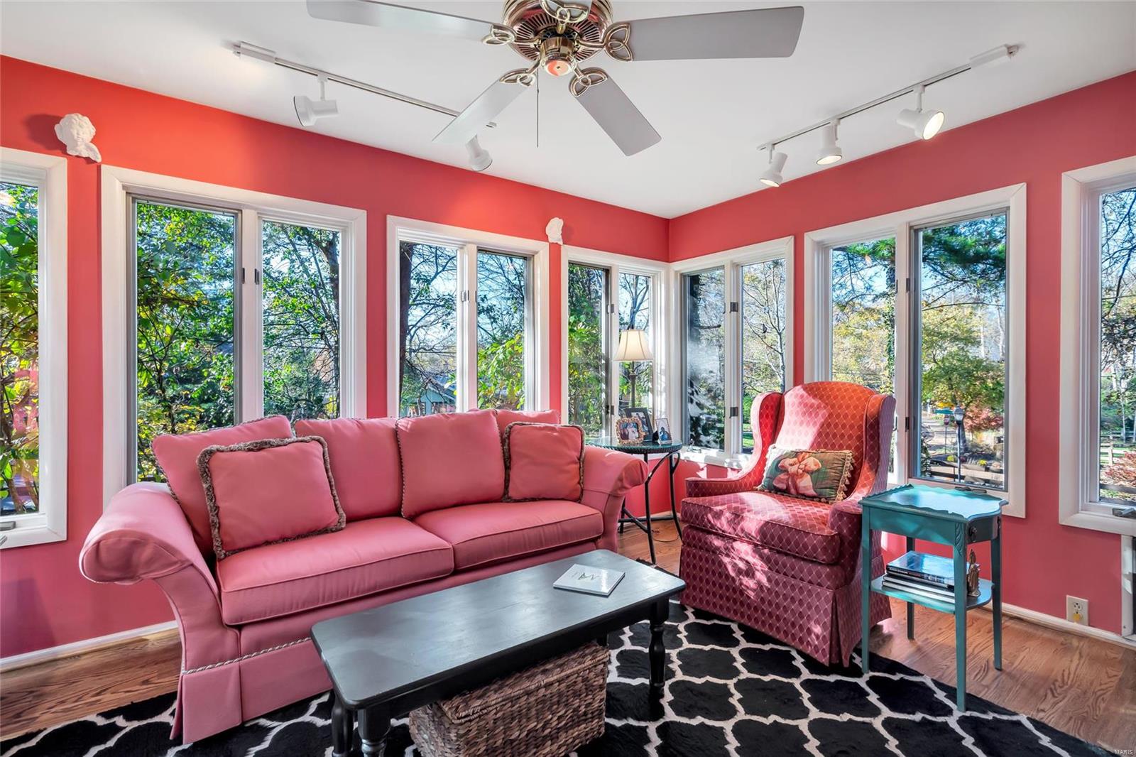 Webster Groves, Missouri 63119, United States, 4 Bedrooms Bedrooms, ,3 BathroomsBathrooms,Residential,Pending,33617