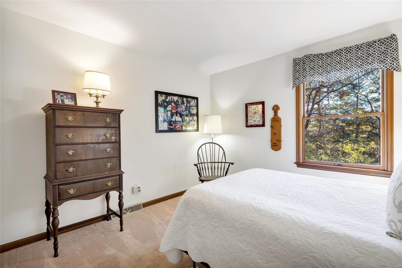 Webster Groves, Missouri 63119, United States, 4 Bedrooms Bedrooms, ,3 BathroomsBathrooms,Residential,Pending,33617