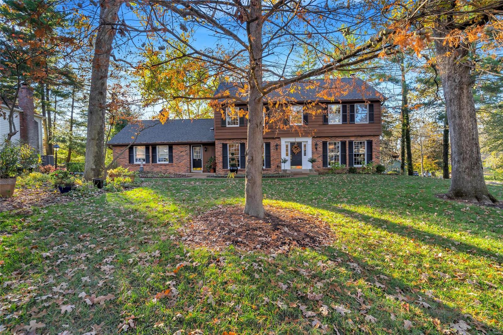 Webster Groves, Missouri 63119, United States, 4 Bedrooms Bedrooms, ,3 BathroomsBathrooms,Residential,Pending,33617