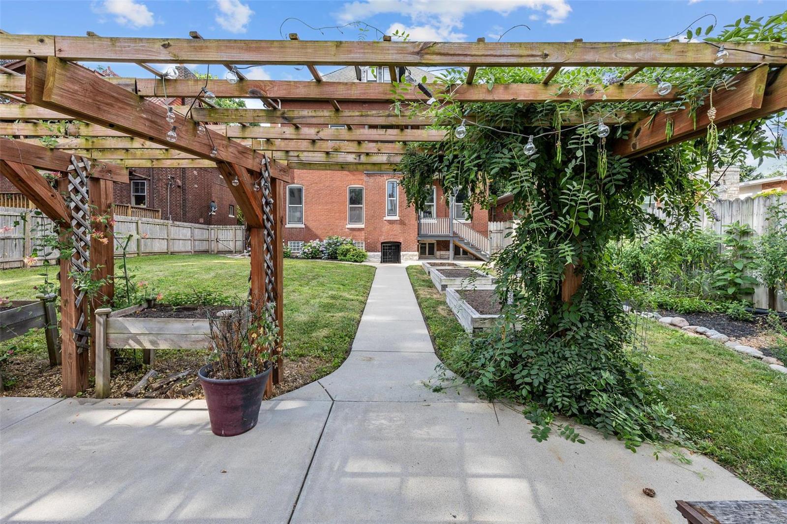 Shaw's Flora Boulevard Sub - Residential