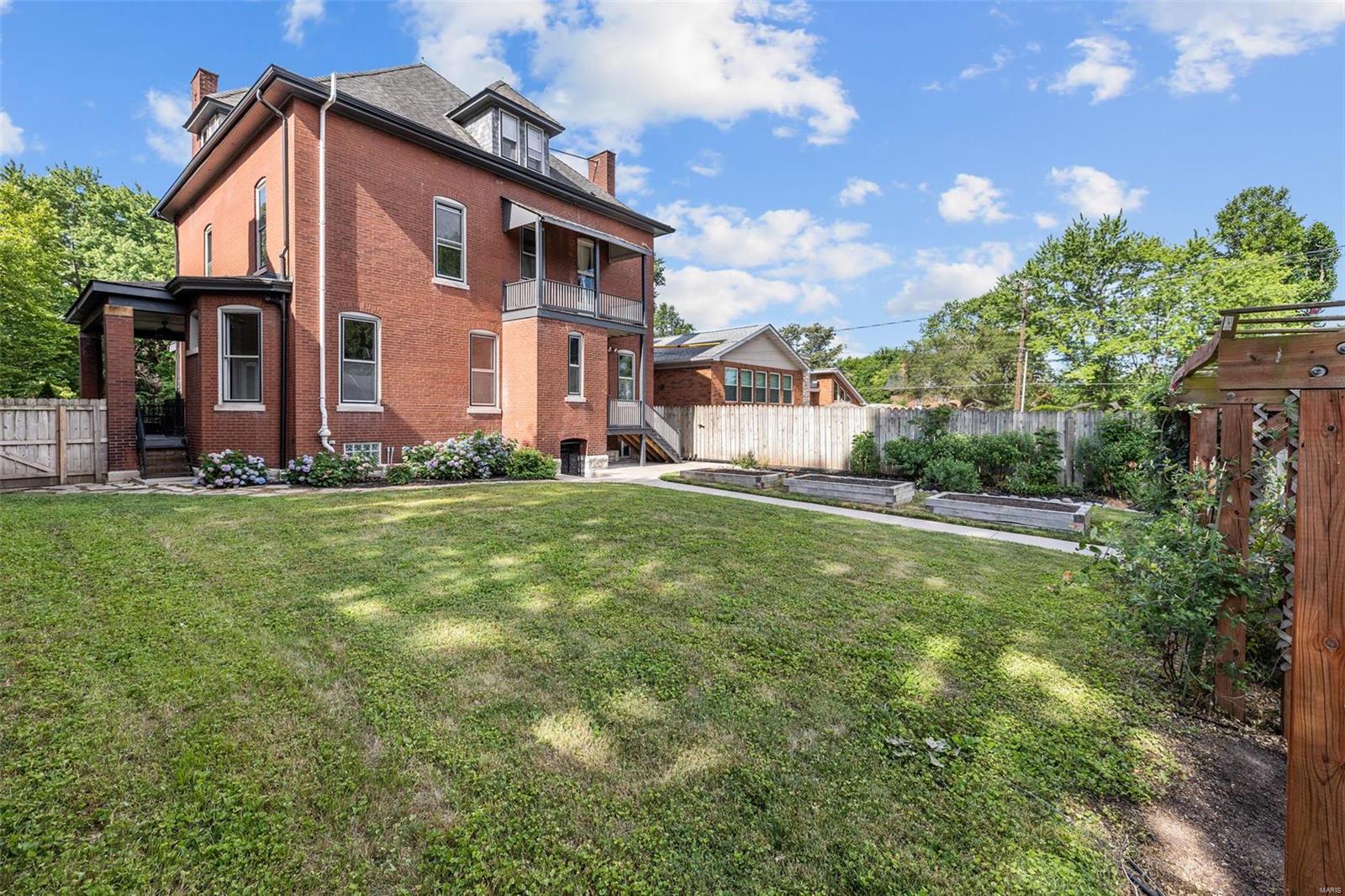 Shaw's Flora Boulevard Sub - Residential