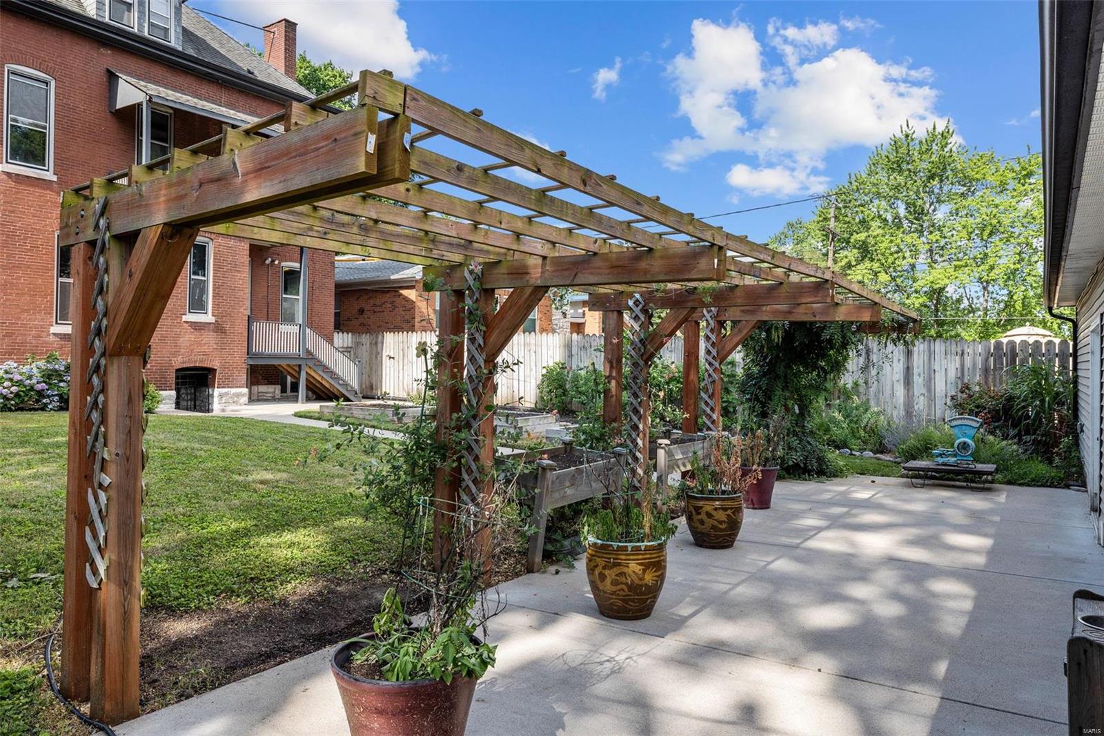 Shaw's Flora Boulevard Sub - Residential