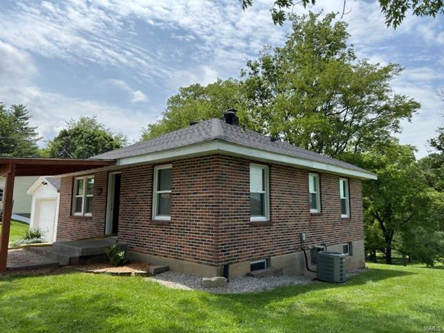Completely renovated all brick ranch with detached garage. NEW ROOF, updated plumbing, electrical, windows and HVAC.  New kitchen with stainless appliances and access to the large deck with a private view. Great home!
**FOR COMP PURPOSES ONLY**