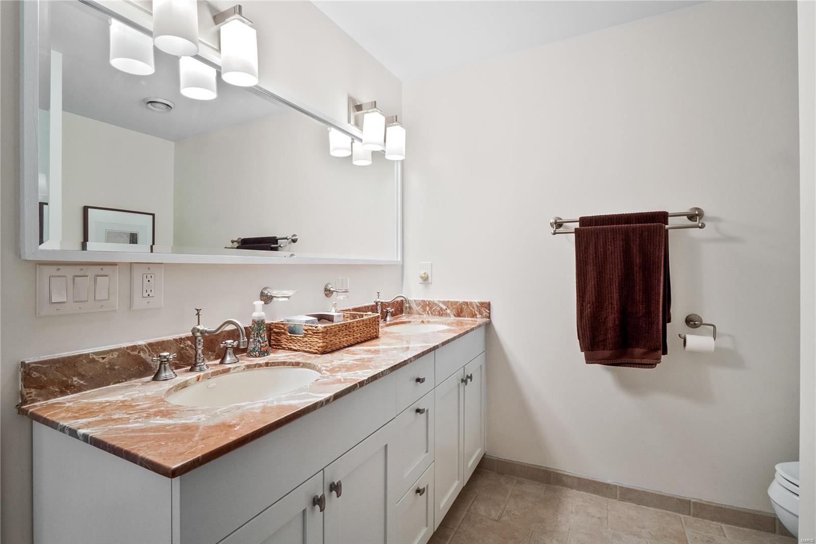 Mason Manor - Residential